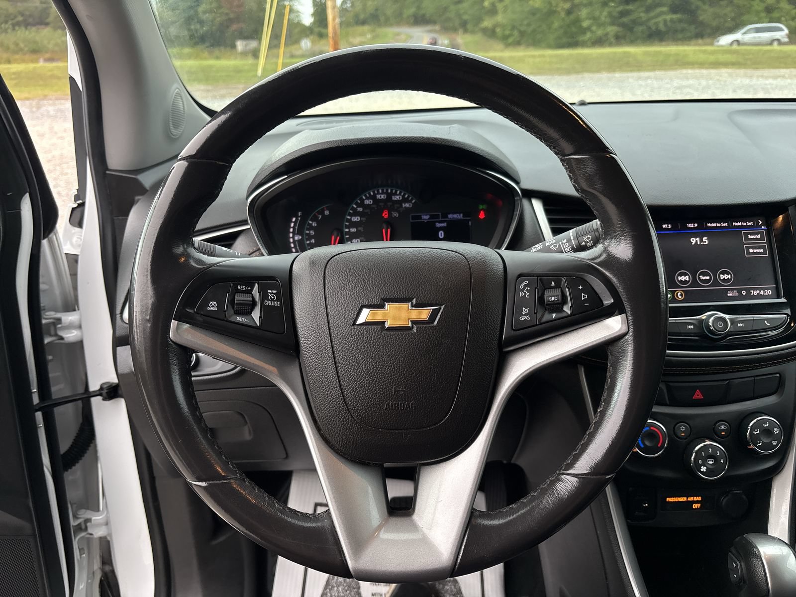 Used 2020 Chevrolet Trax LT w/ Sun & Sound Package FWD image 17