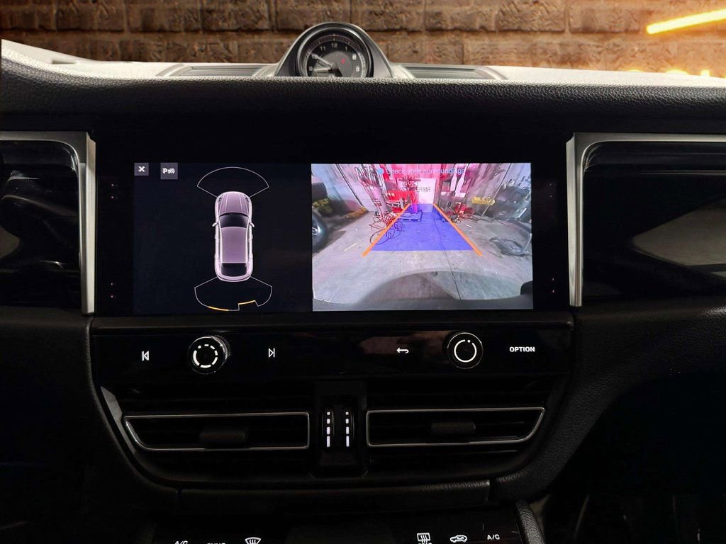 Used 2024 Porsche Macan image 14