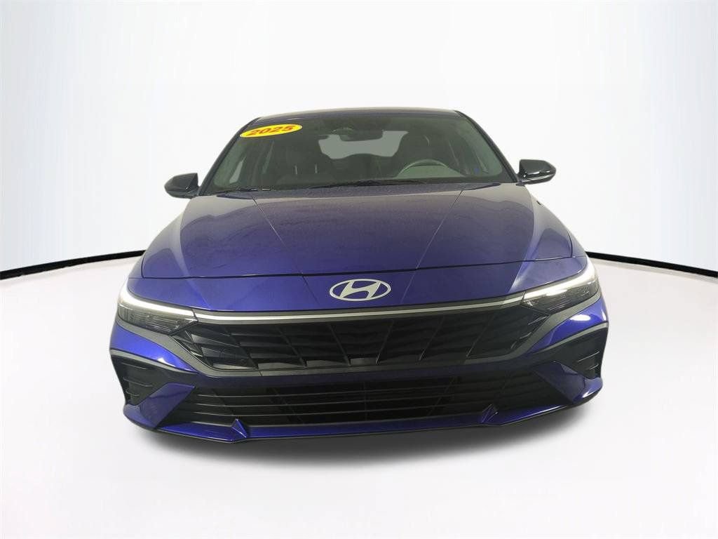 Used 2025 Hyundai Elantra Sport FWD image 3