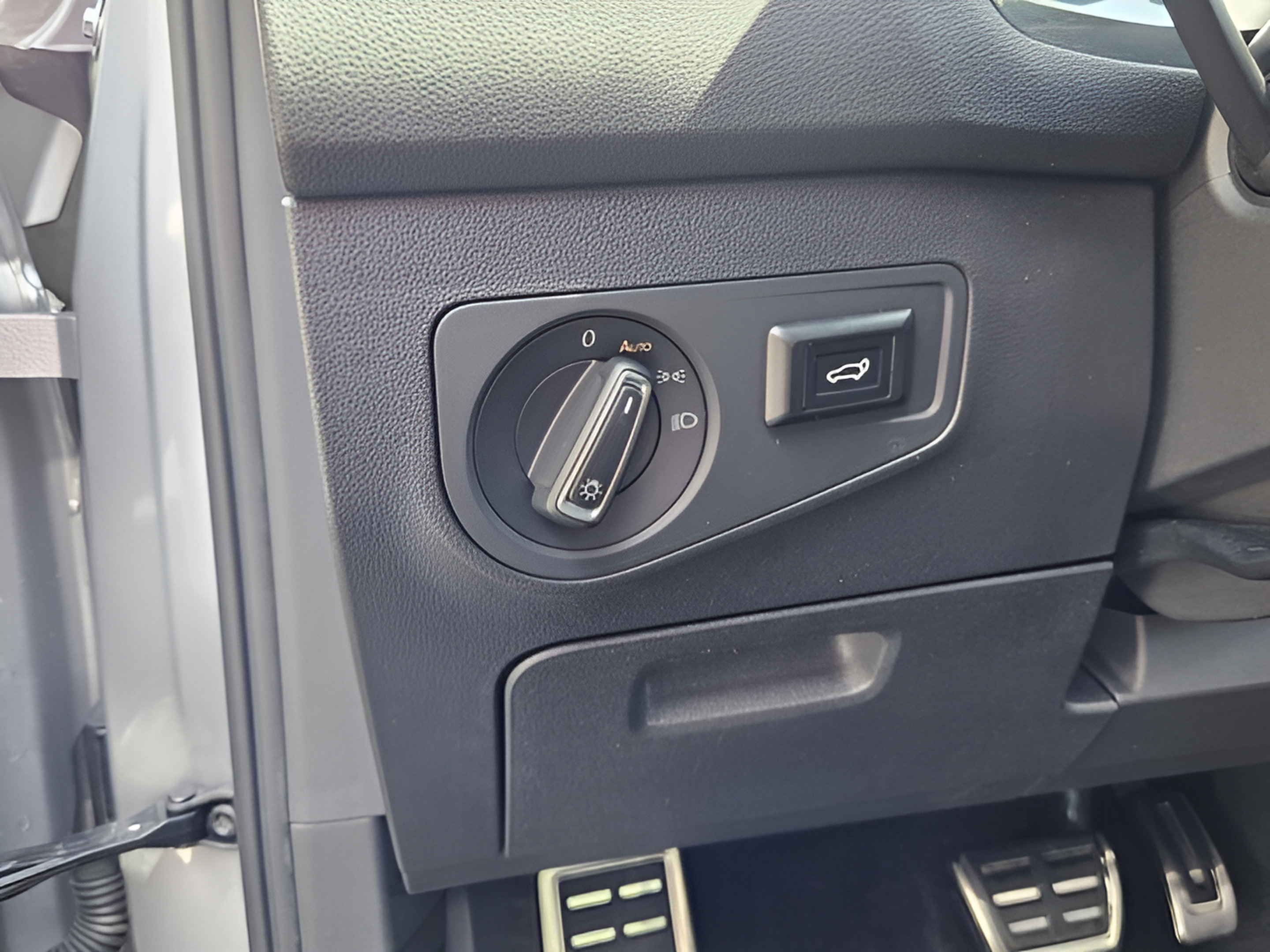 Certified 2023 Volkswagen Tiguan SE R-Line FWD image 14