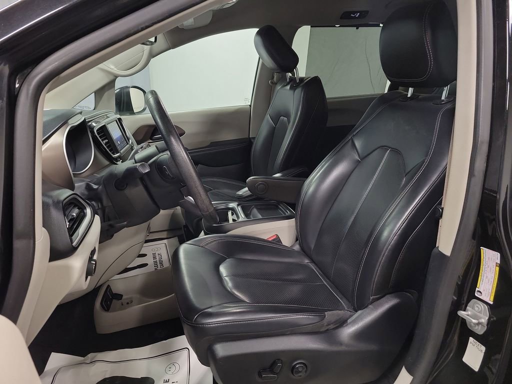 Used 2021 Chrysler Voyager Lxi image 13