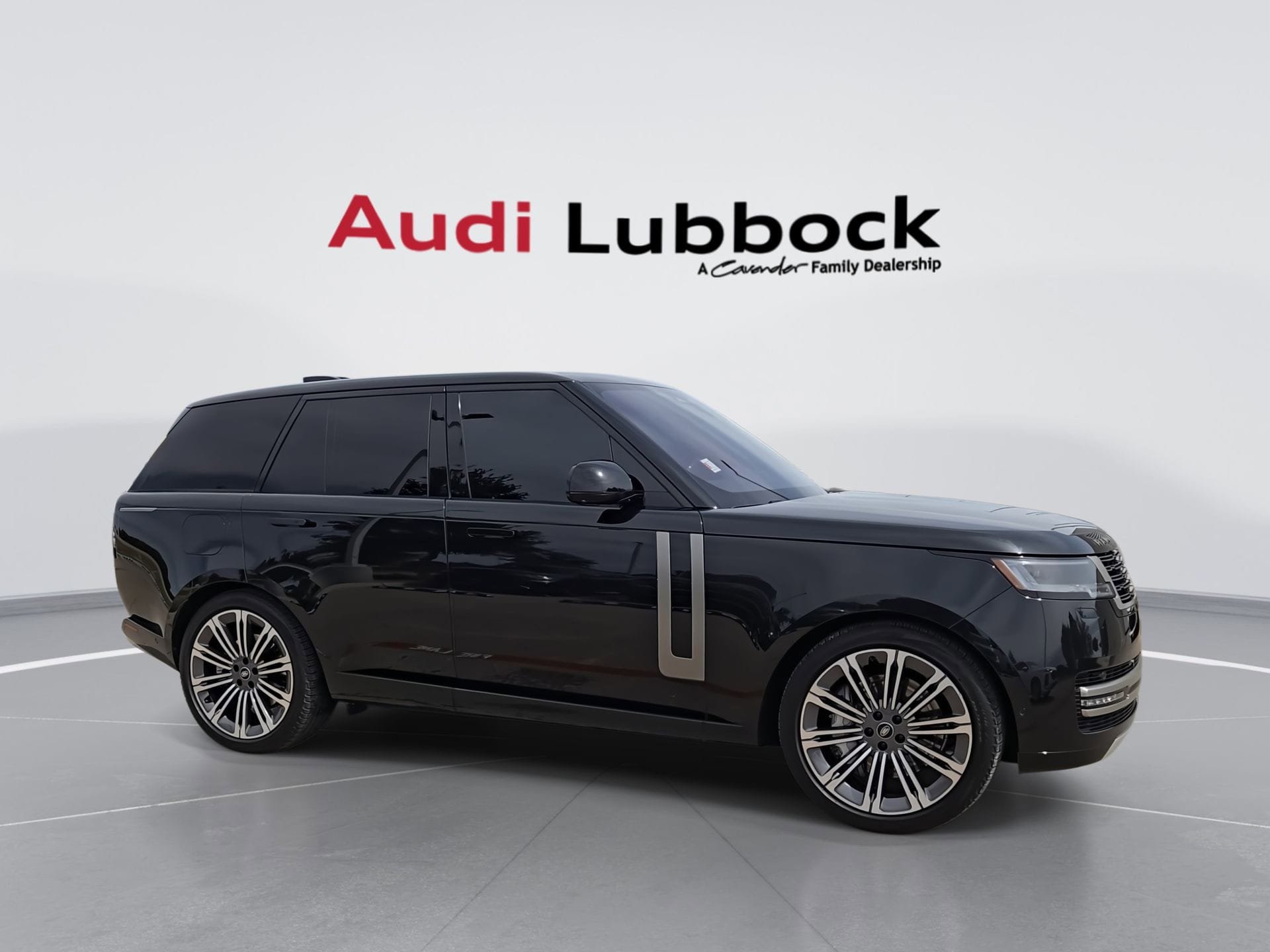 Used 2023 Land Rover Range Rover SE AWD/4WD image 2