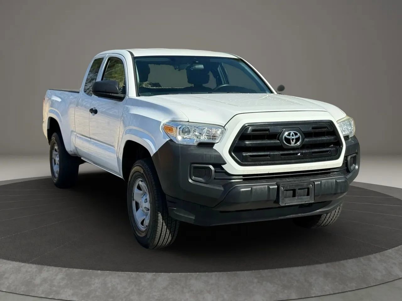 Used 2016 Toyota Tacoma SR image 3