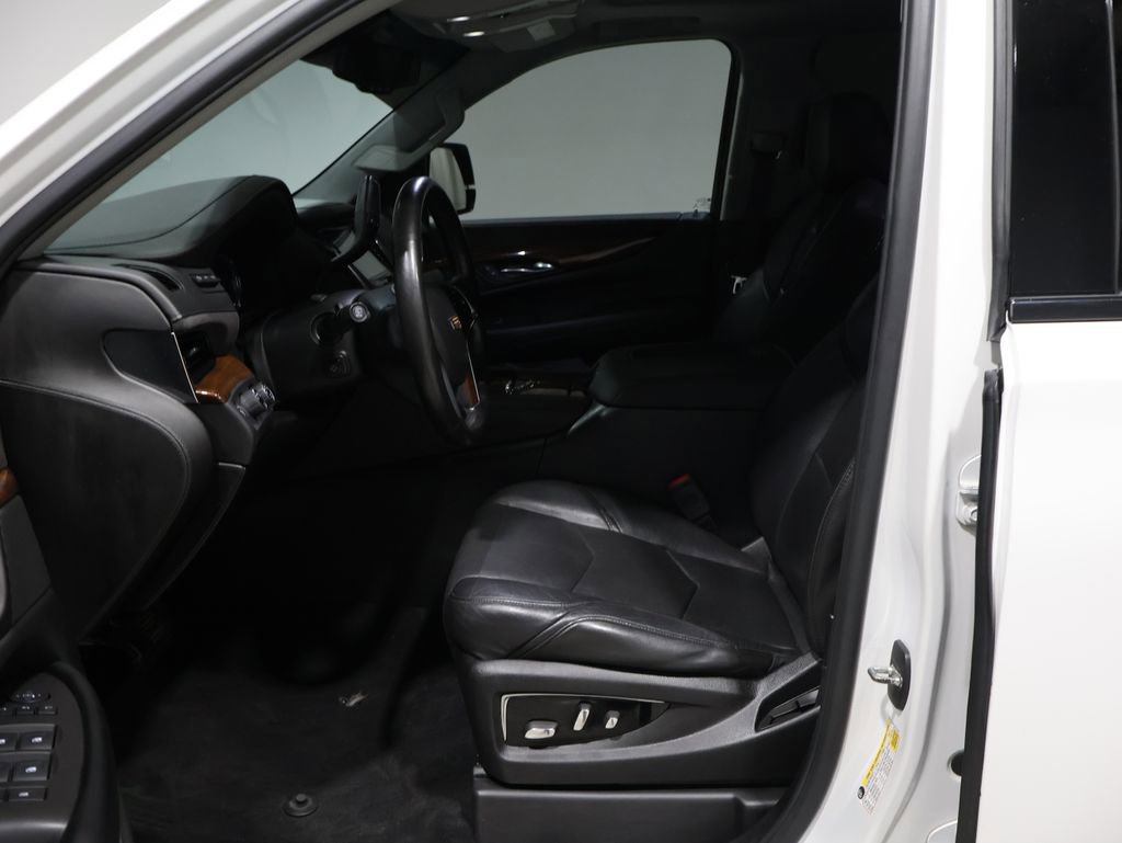 Used 2016 Cadillac Escalade Luxury image 12