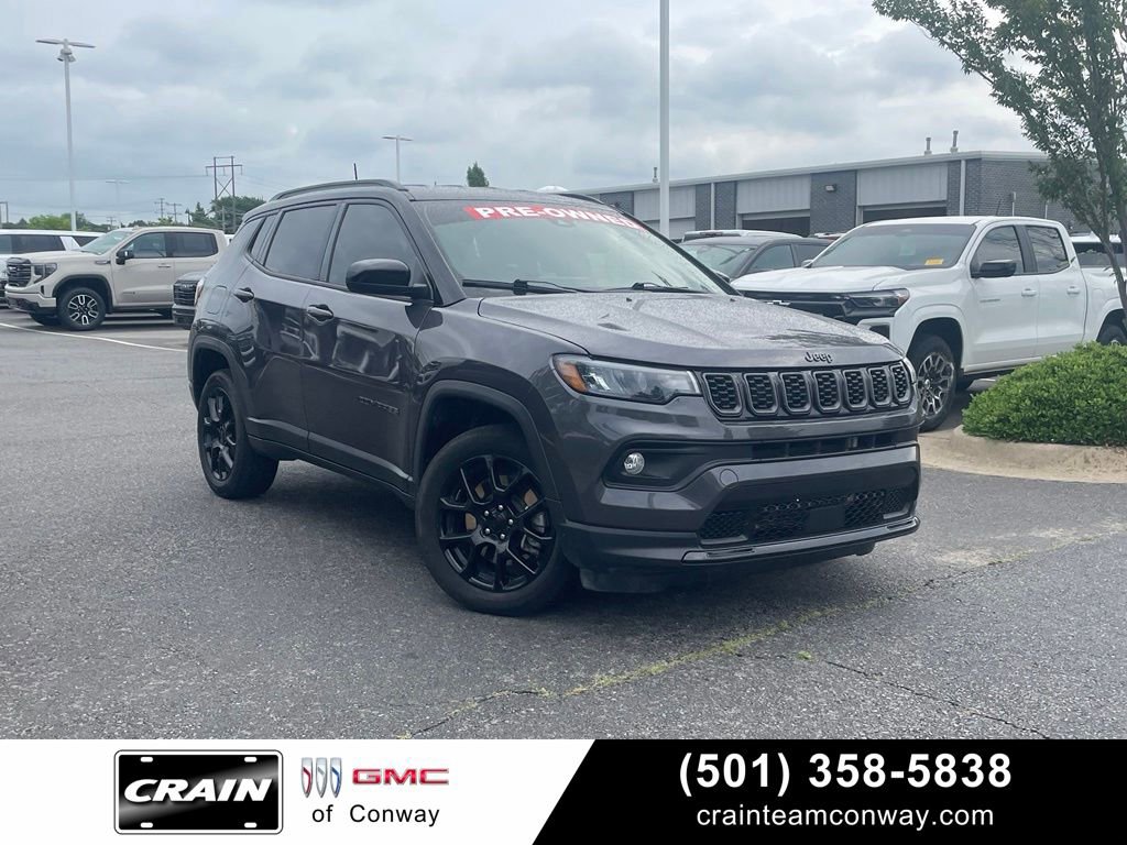 Used 2024 Jeep Compass Latitude w/ Convenience Group AWD/4WD image 1