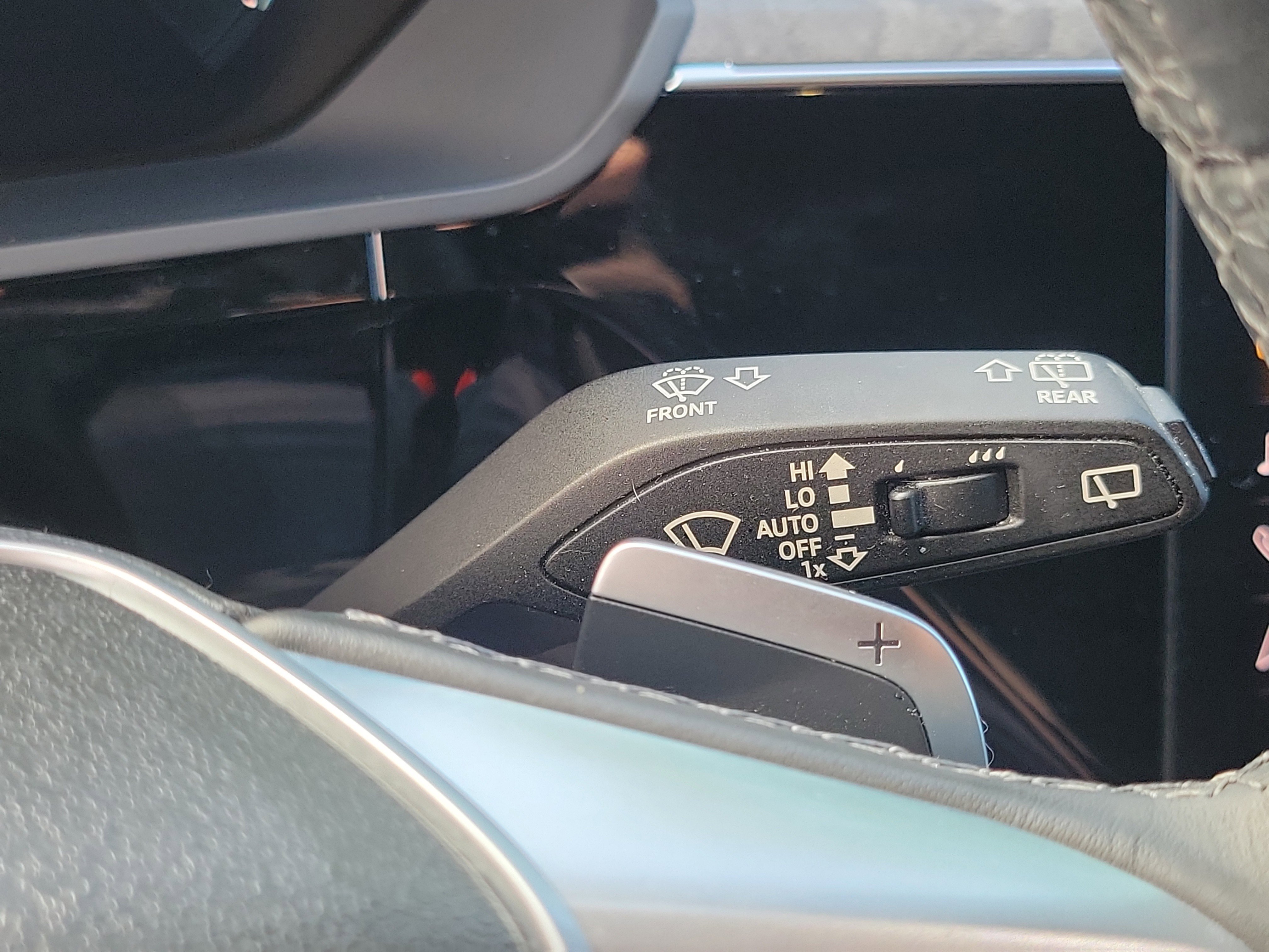 Used 2019 Audi e-tron Prestige w/ Prestige Package AWD/4WD image 18