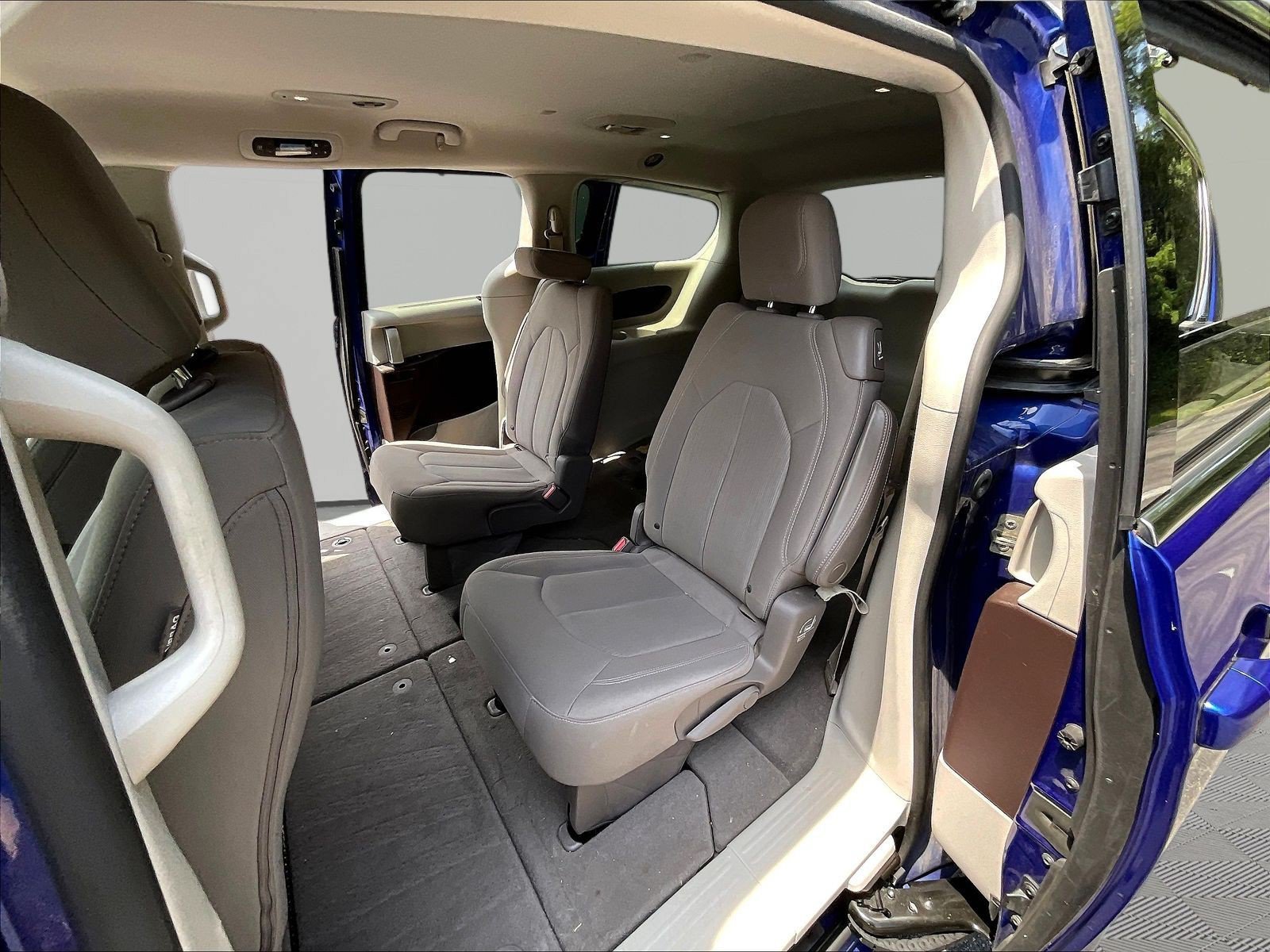 Used 2019 Chrysler Pacifica Touring Plus FWD image 23