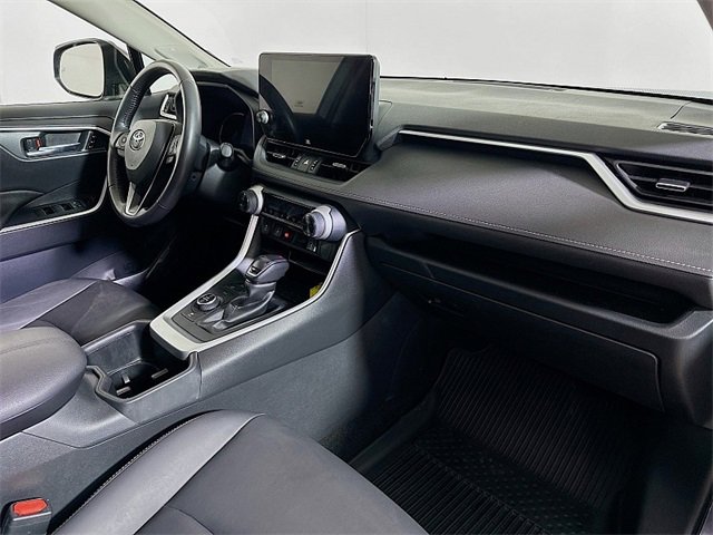 Used 2023 Toyota RAV4 XLE Premium image 31