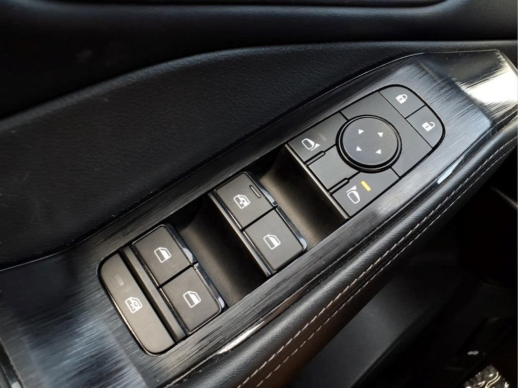 Used 2024 Nissan Rogue SV FWD image 18