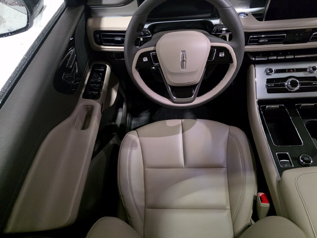 Used 2024 Lincoln Aviator AWD w/ Premium Package image 16
