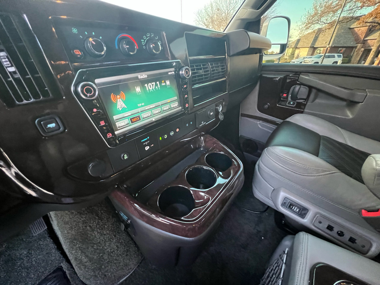 Used 2022 Chevrolet Express 2500 Extended w/ Enhanced Convenience Package image 21