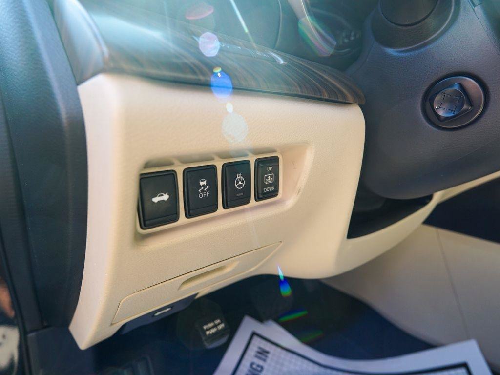 Used 2018 Nissan Maxima Platinum FWD image 19