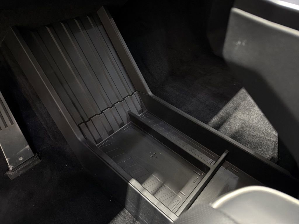 Used 2024 Tesla Cybertruck AWD Crew Cab image 19