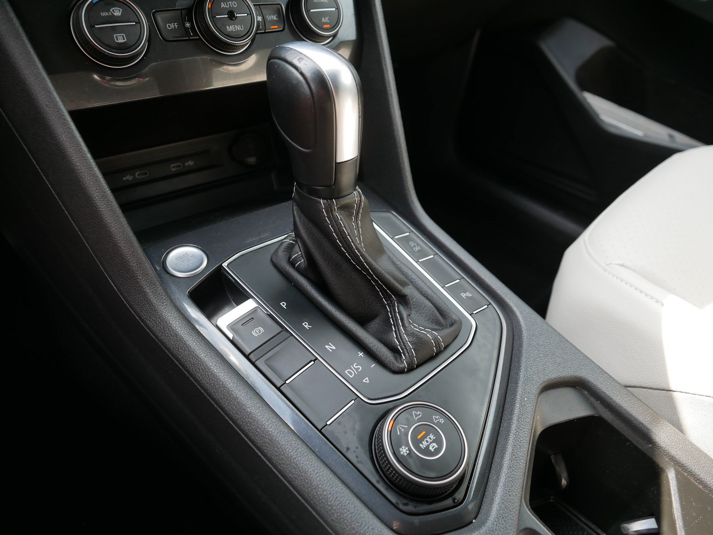 Used 2021 Volkswagen Tiguan SE R-Line AWD/4WD image 24