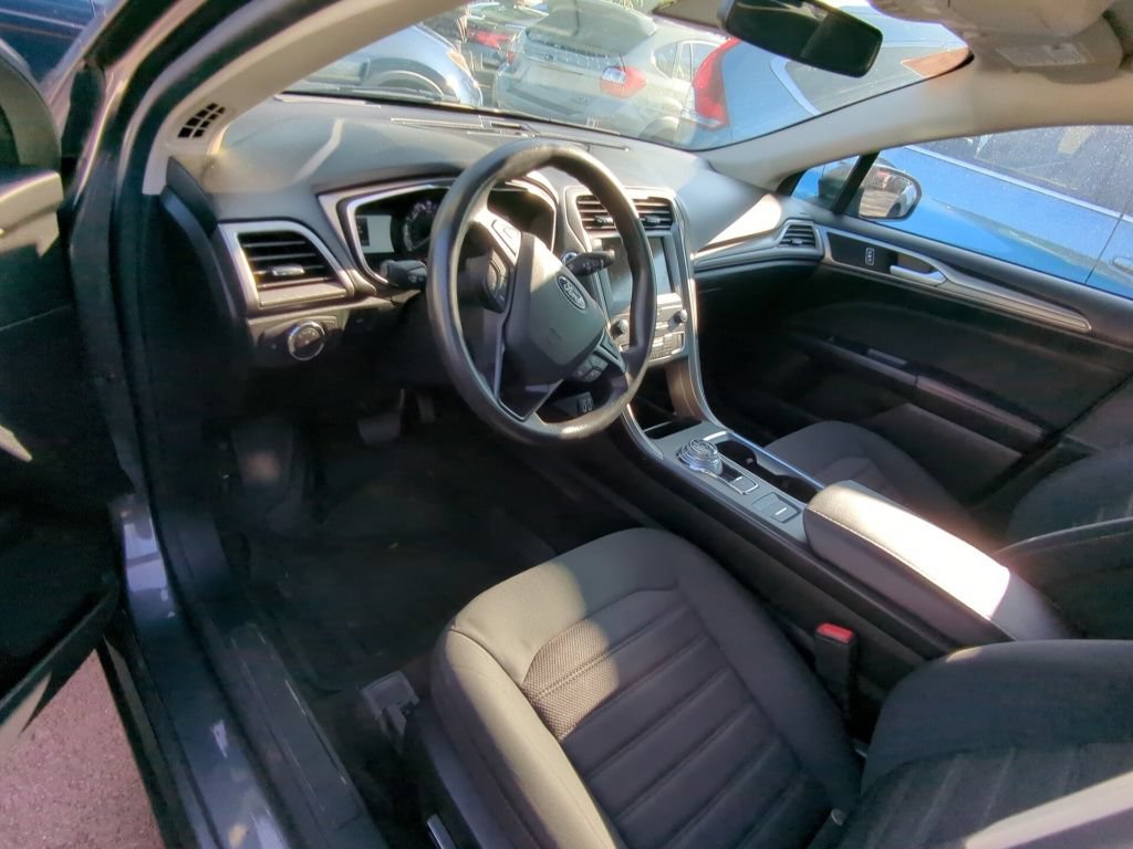 Used 2019 Ford Fusion SE FWD image 6