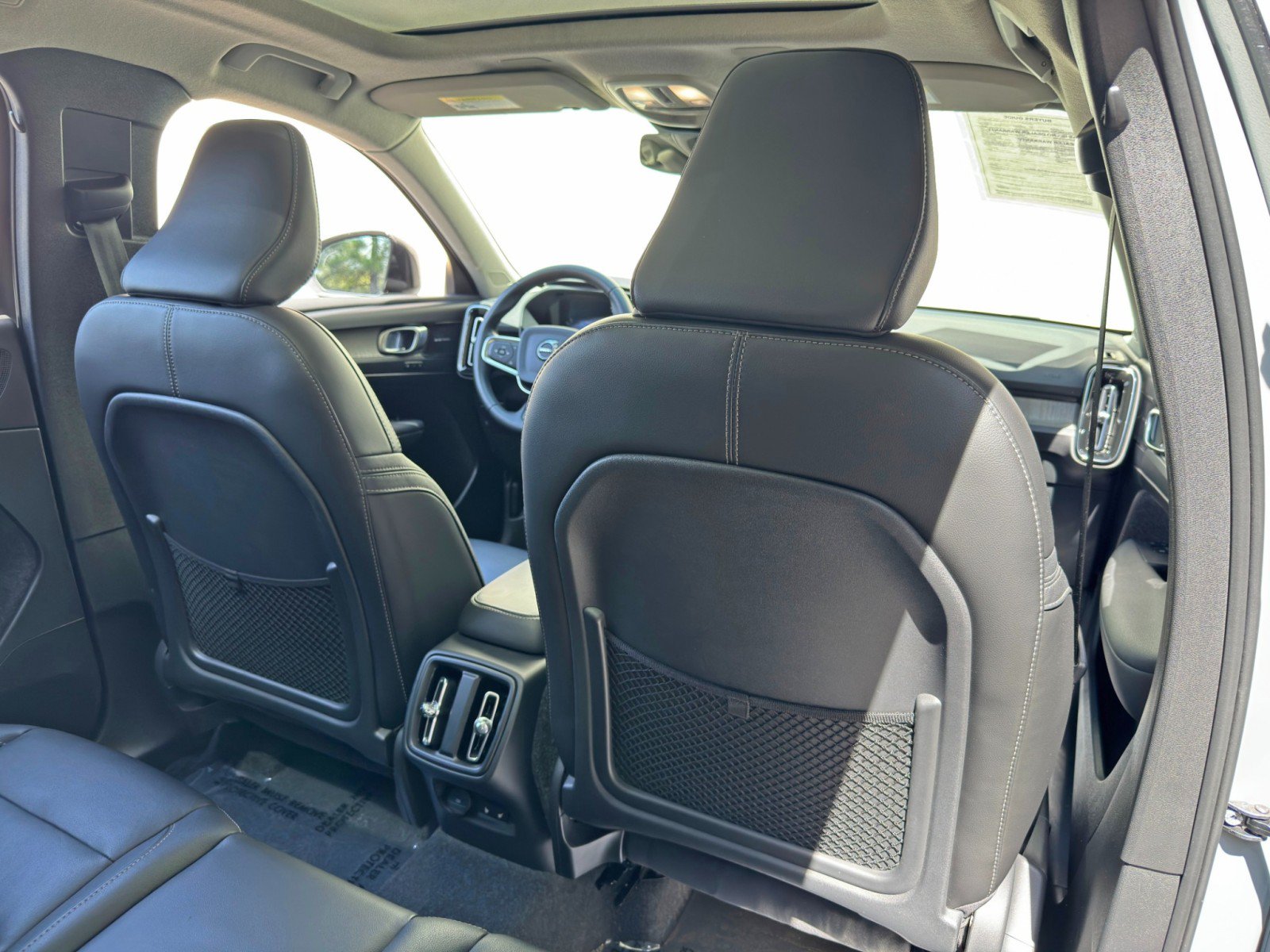 Used 2024 Volvo XC40 B5 Ultimate w/ Protection Package Premier AWD/4WD image 37