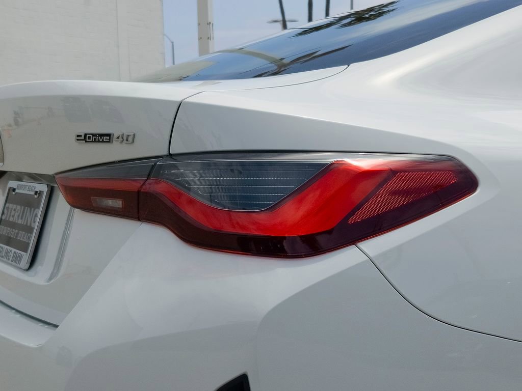 New 2026 BMW i4 eDrive40 w/ Parking Assistance Package RWD image 4