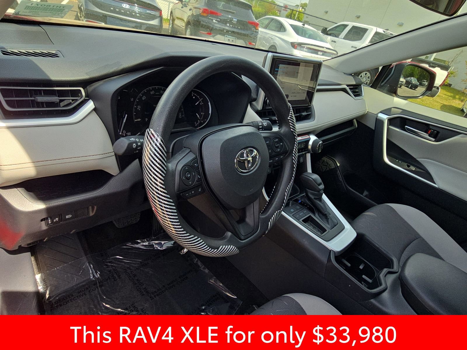 Used 2025 Toyota RAV4 XLE FWD image 21