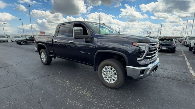Used 2024 Chevrolet Silverado 2500 LTZ AWD/4WD image 2