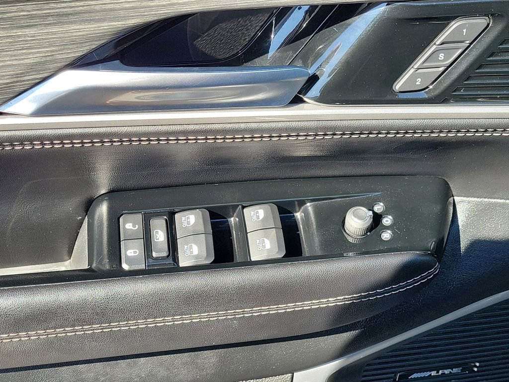 Used 2024 Jeep Wagoneer Series III w/ Flexible Seating Group image 11