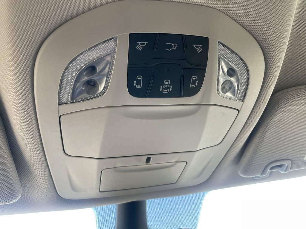 Used 2024 Chrysler Pacifica Touring-L image 51