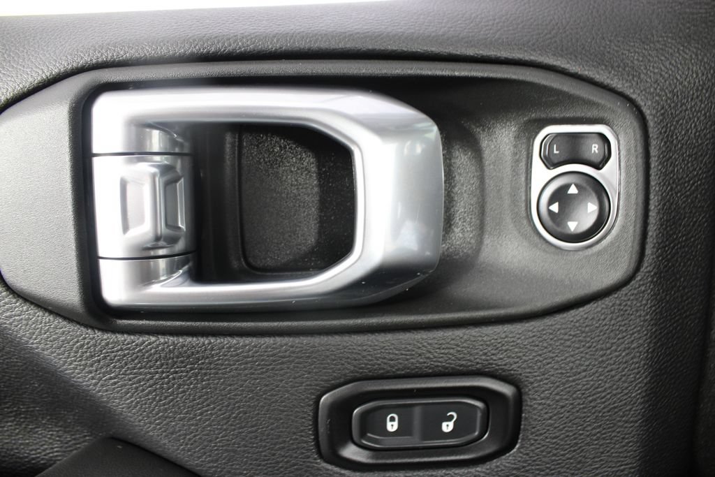 Used 2025 Jeep Wrangler Unlimited Sahara AWD/4WD image 14