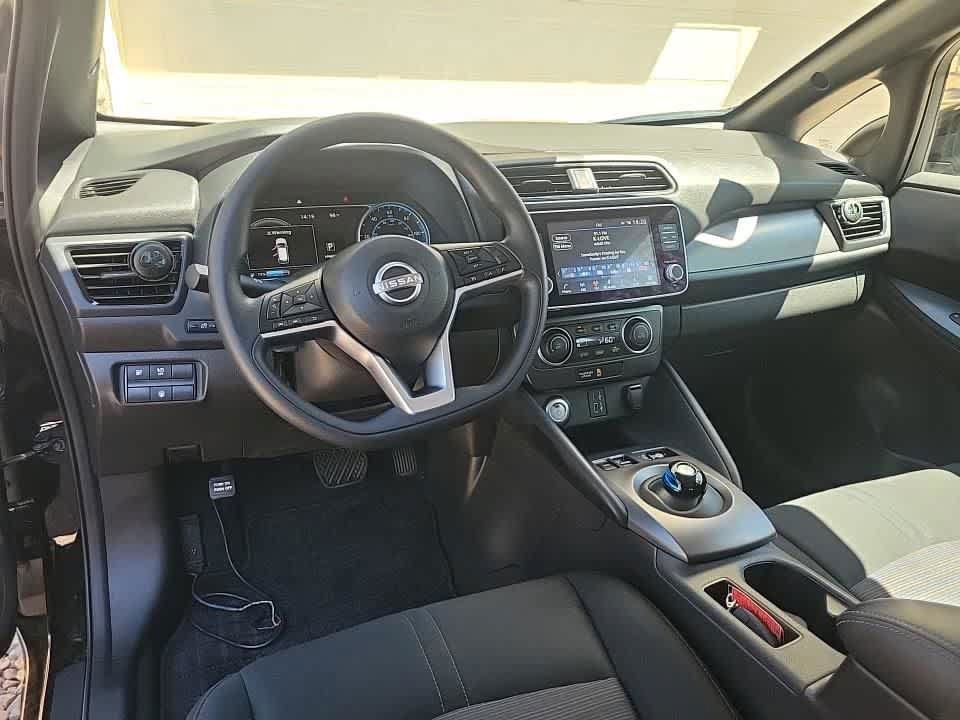 Used 2025 Nissan Leaf S FWD image 3