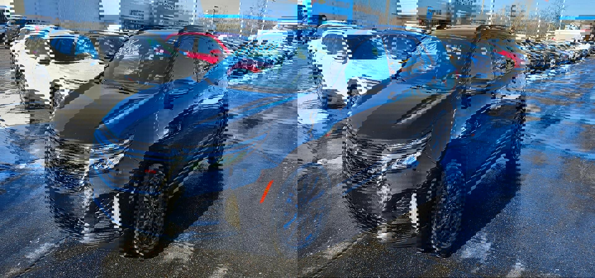 Used 2023 Chevrolet Equinox RS image 3