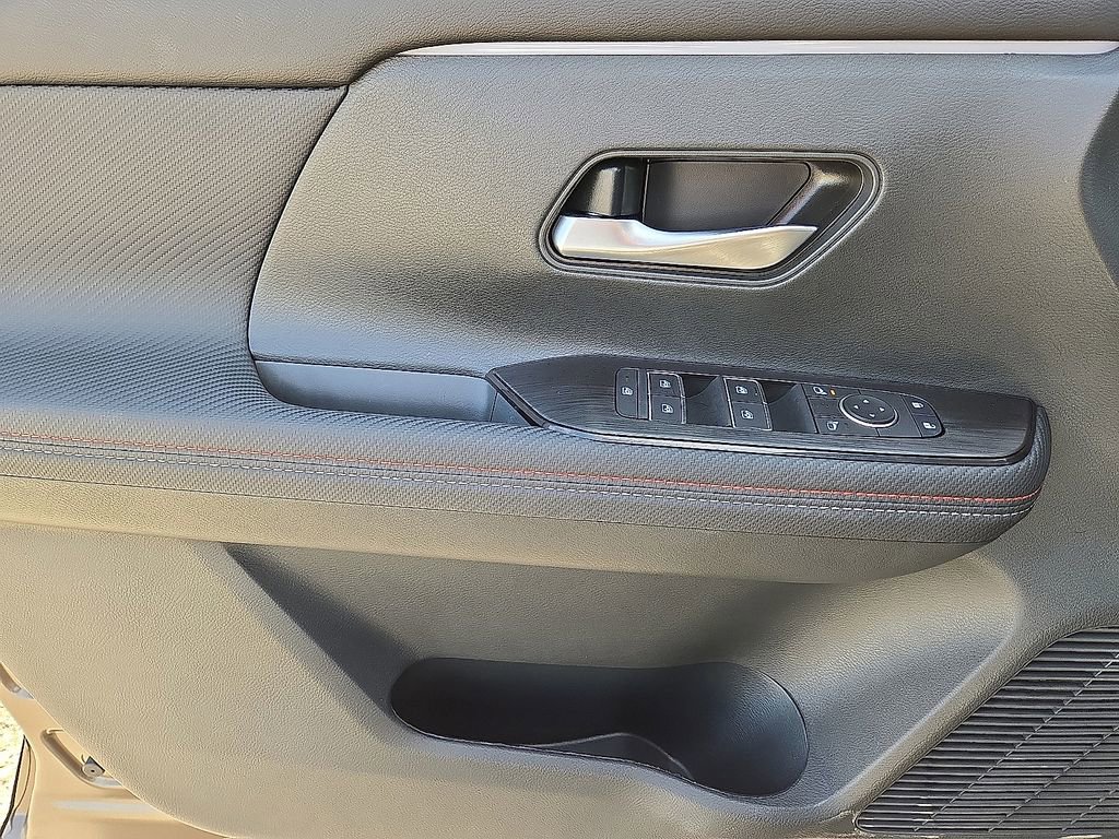 Used 2026 Nissan Kicks SR image 21