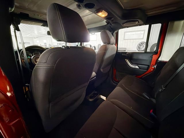 Used 2014 Jeep Wrangler Unlimited Sahara w/ Connectivity Group AWD/4WD image 9
