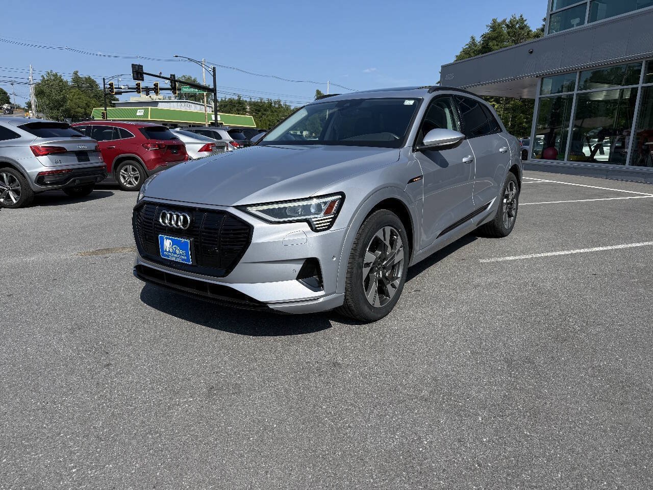 Used 2021 Audi e-tron Premium w/ Convenience Plus Package AWD/4WD image 2