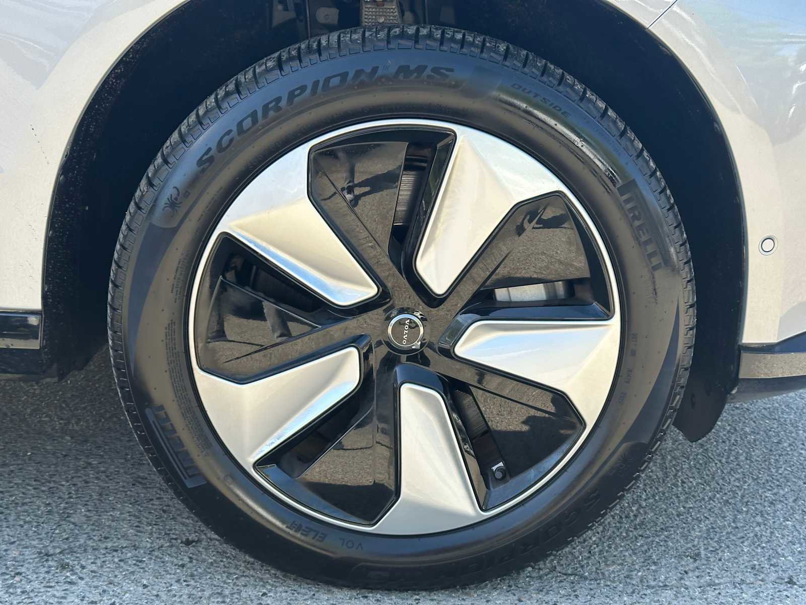 Used 2025 Volvo EX90 Plus AWD/4WD image 9