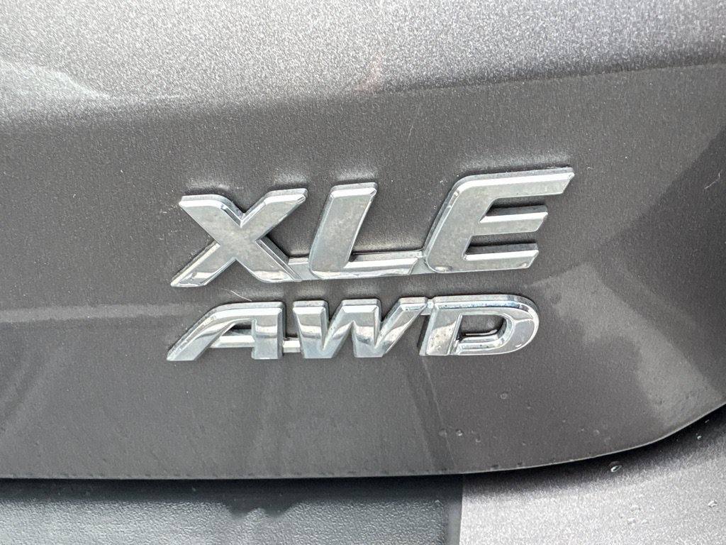 Used 2017 Toyota Sienna XLE Premium AWD/4WD image 39