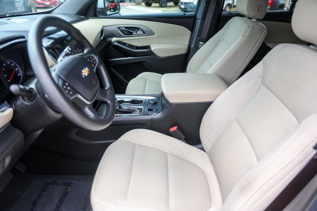 Used 2023 Chevrolet Traverse LS w/ Safety Package FWD image 12