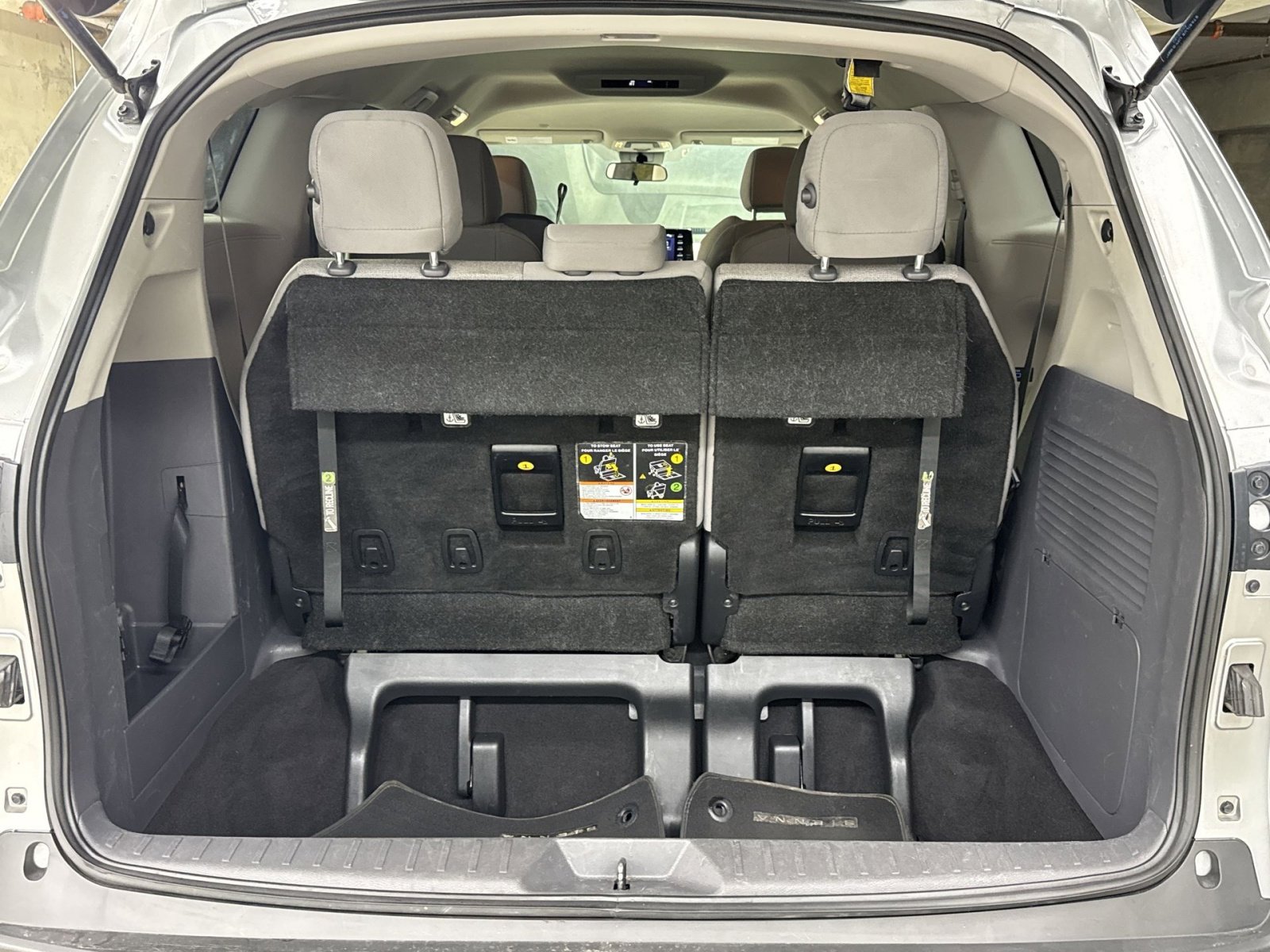 Used 2024 Toyota Sienna LE FWD image 38