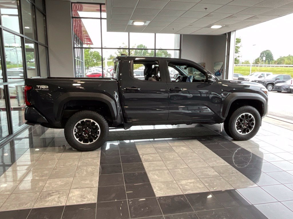 Certified 2025 Toyota Tacoma TRD Off-Road w/ TRD Off Road Upgrade Package AWD/4WD image 6