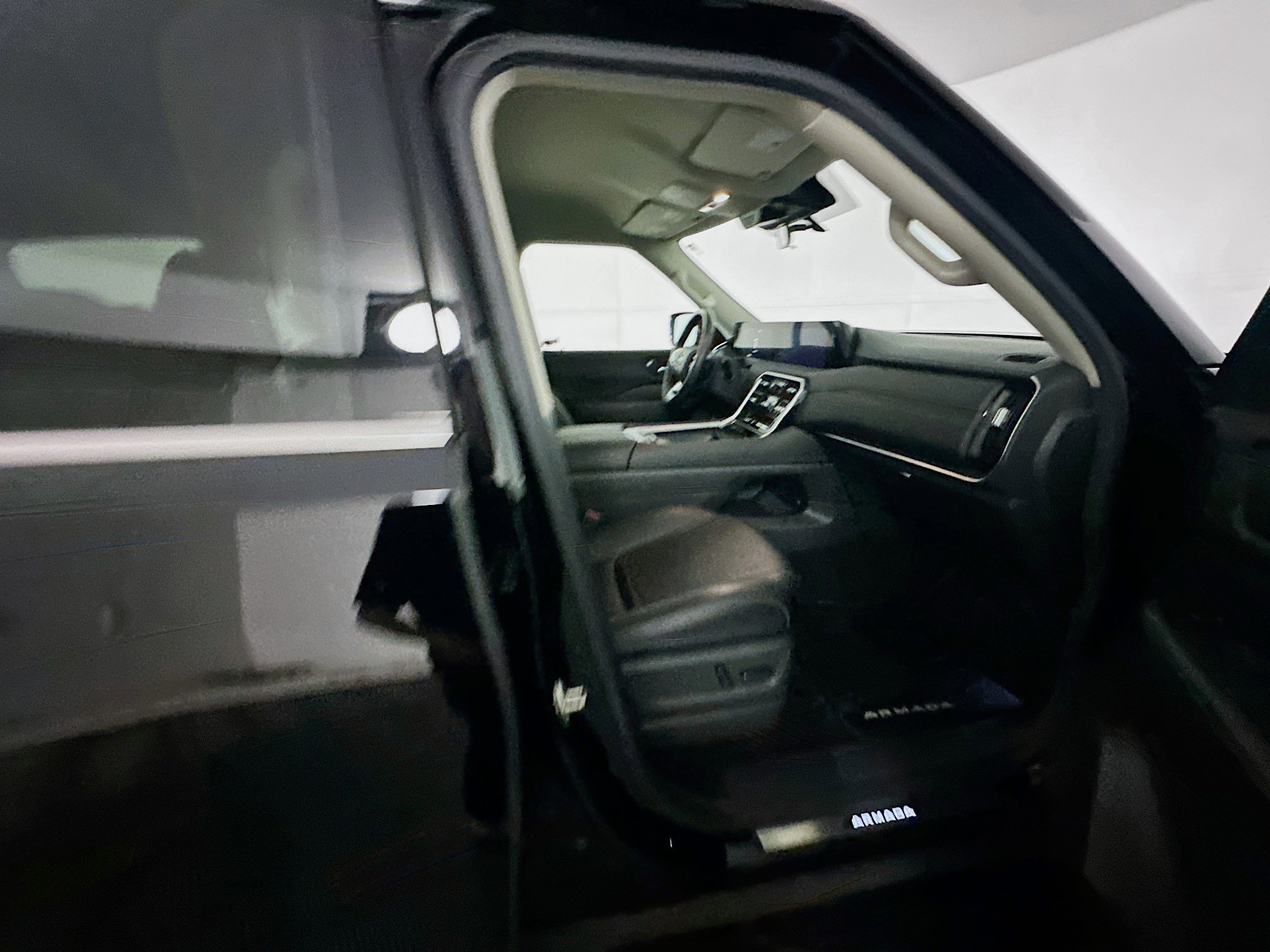 Used 2025 Nissan Armada SV image 31