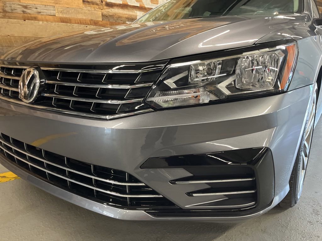 Used 2017 Volkswagen Passat 1.8T R-Line image 9