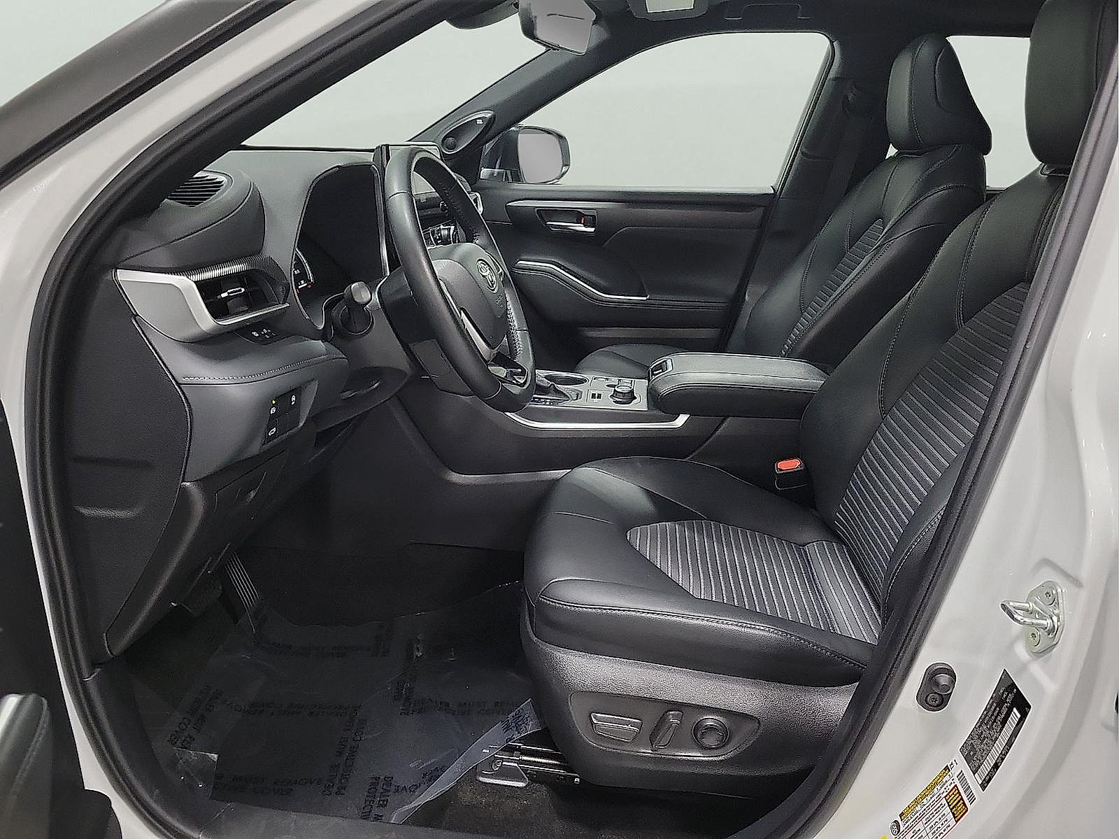Certified 2025 Toyota Highlander XSE AWD/4WD image 11