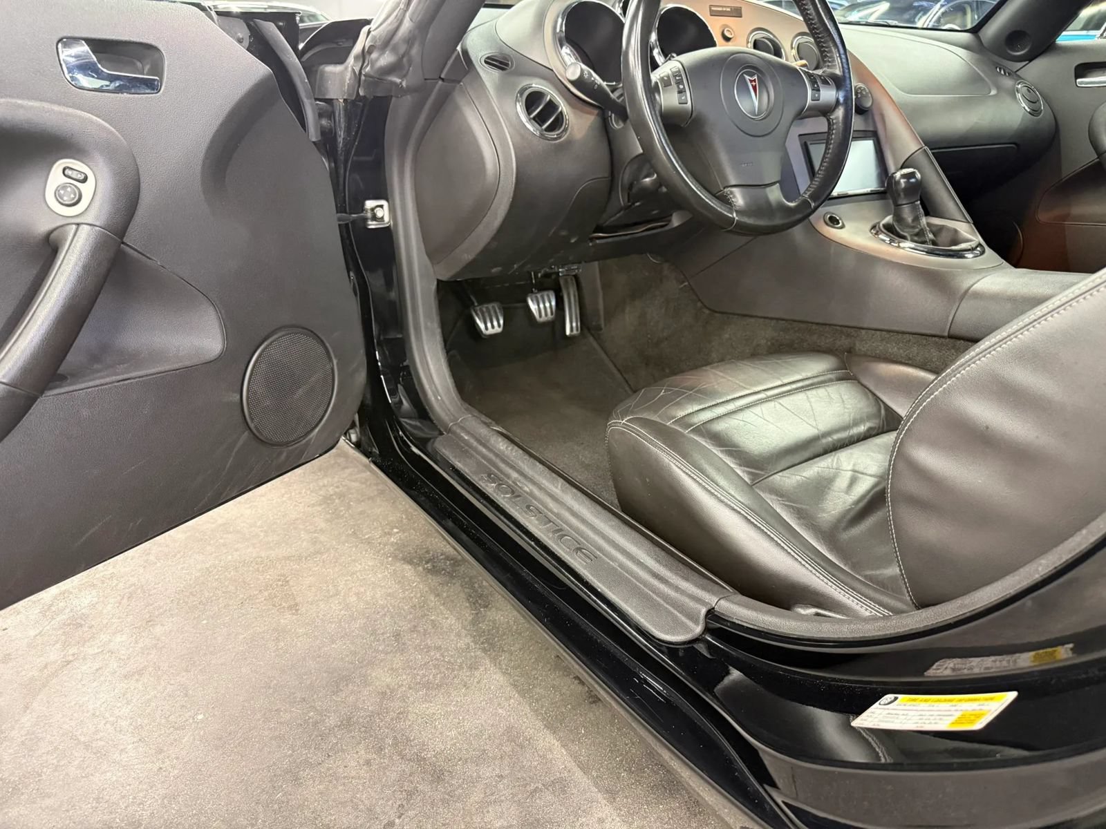 Used 2006 Pontiac Solstice Convertible w/ Premium Package RWD image 25
