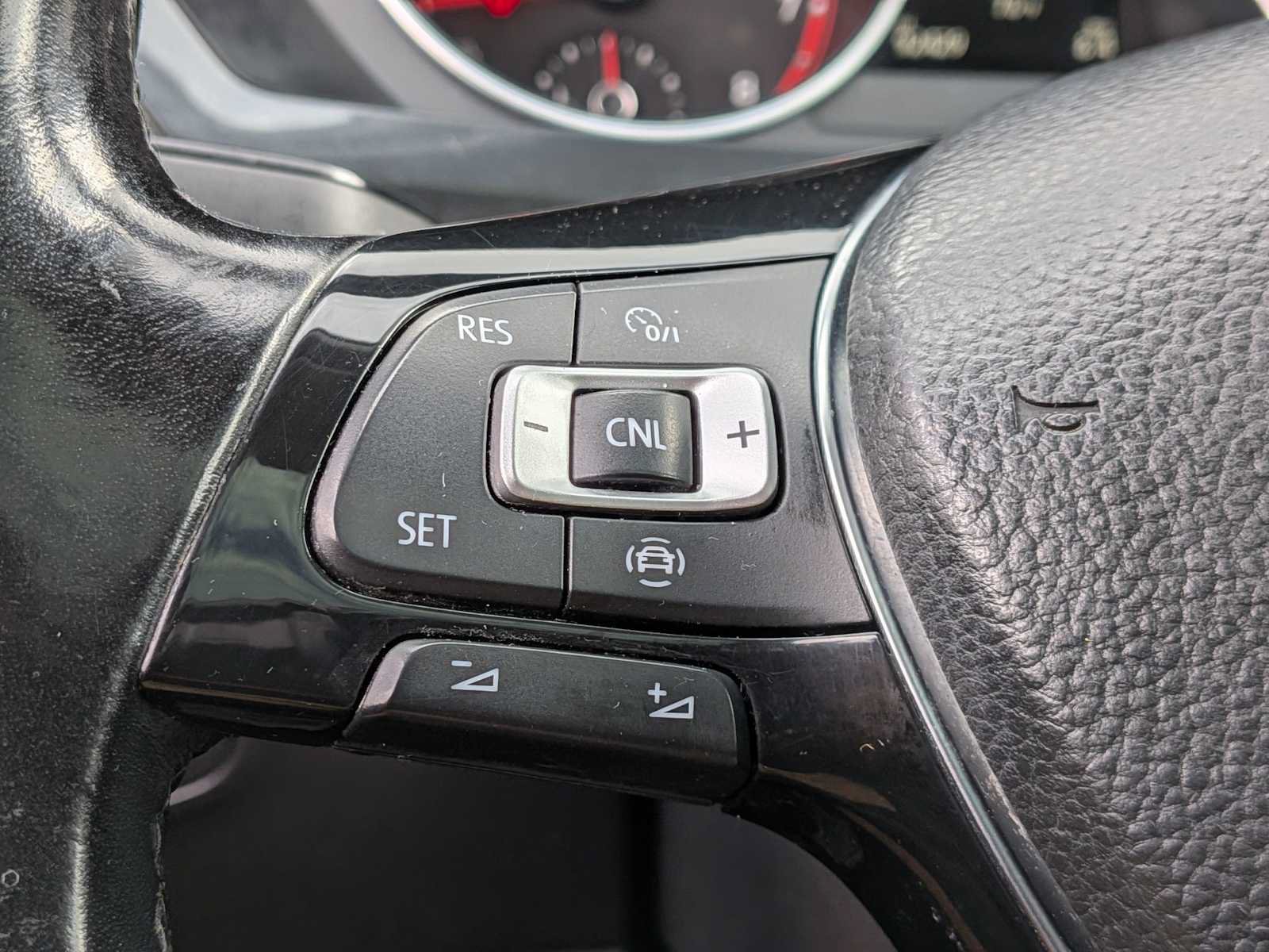 Used 2019 Volkswagen Tiguan SE AWD/4WD image 25