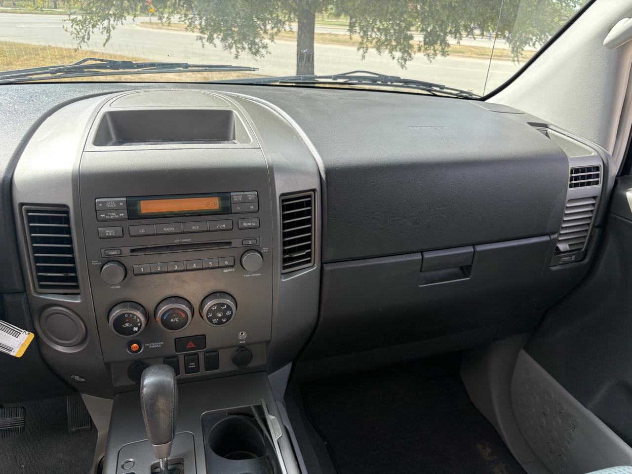 Used 2004 Nissan Titan SE RWD image 43
