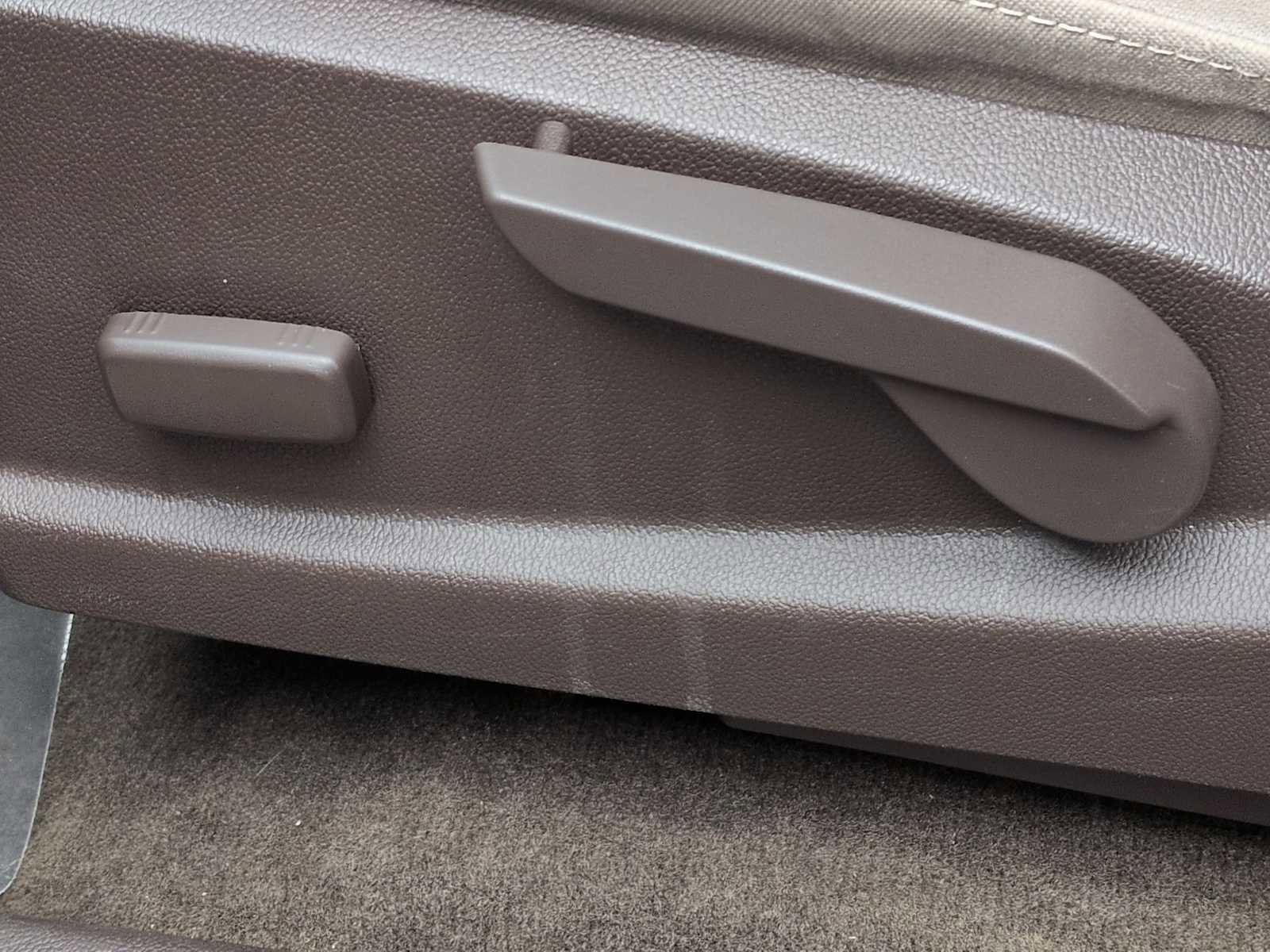 Used 2016 GMC Canyon SLE w/ SLE Convenience Package image 18