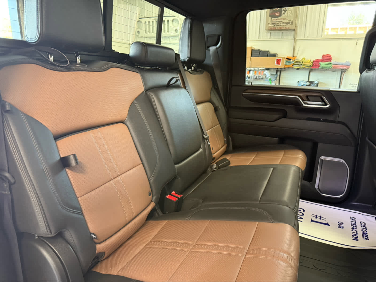 Used 2024 Chevrolet Silverado 2500 High Country image 33