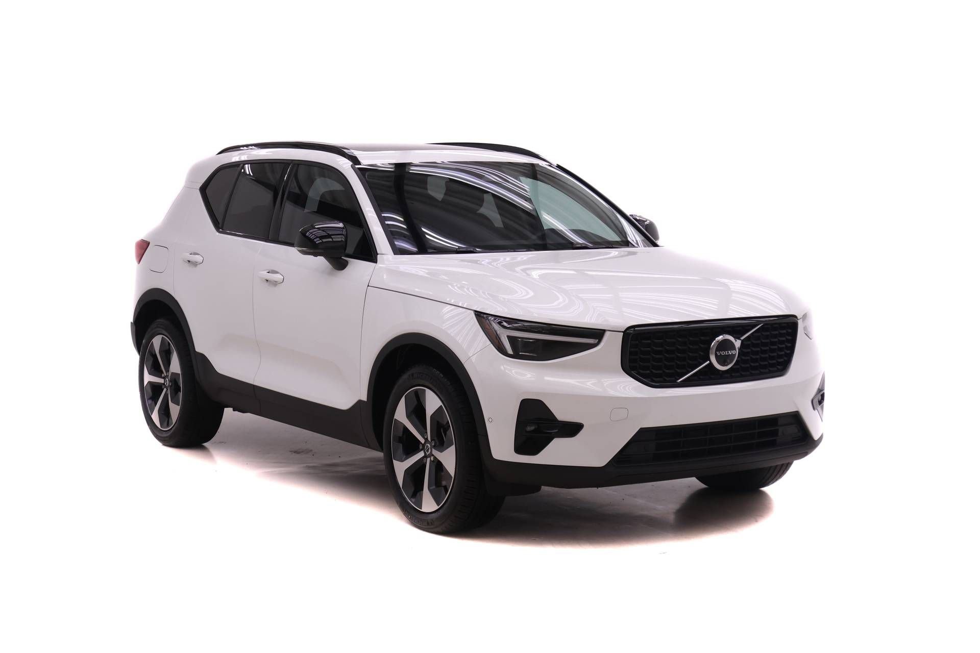 New 2026 Volvo XC40 B5 Plus w/ Protection Package Premier AWD/4WD image 2