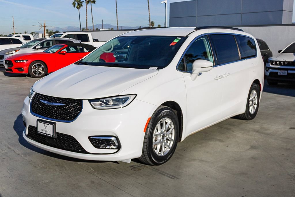 Used 2022 Chrysler Pacifica Touring-L FWD image 3