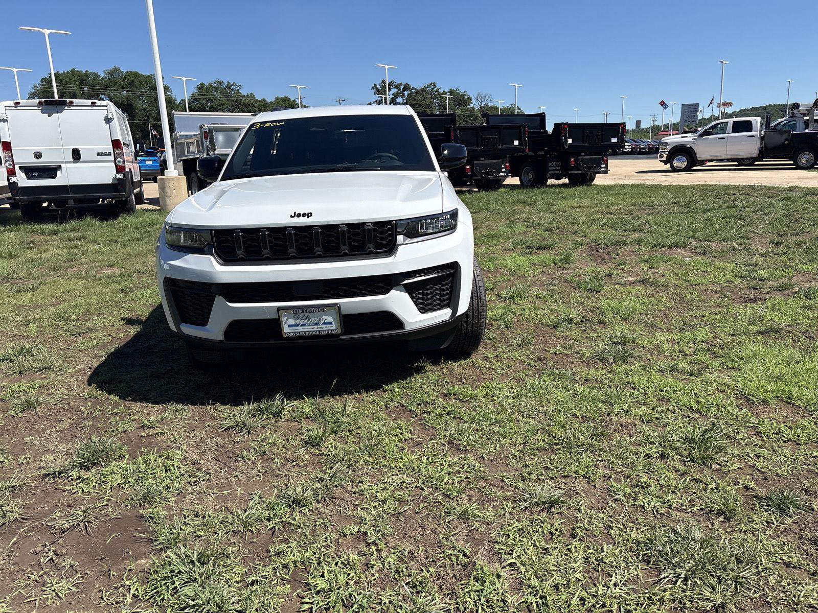 New 2026 Jeep Grand Cherokee L 4WD image 2