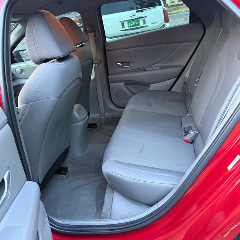 Used 2023 Hyundai Elantra SE w/ Cargo Package image 10