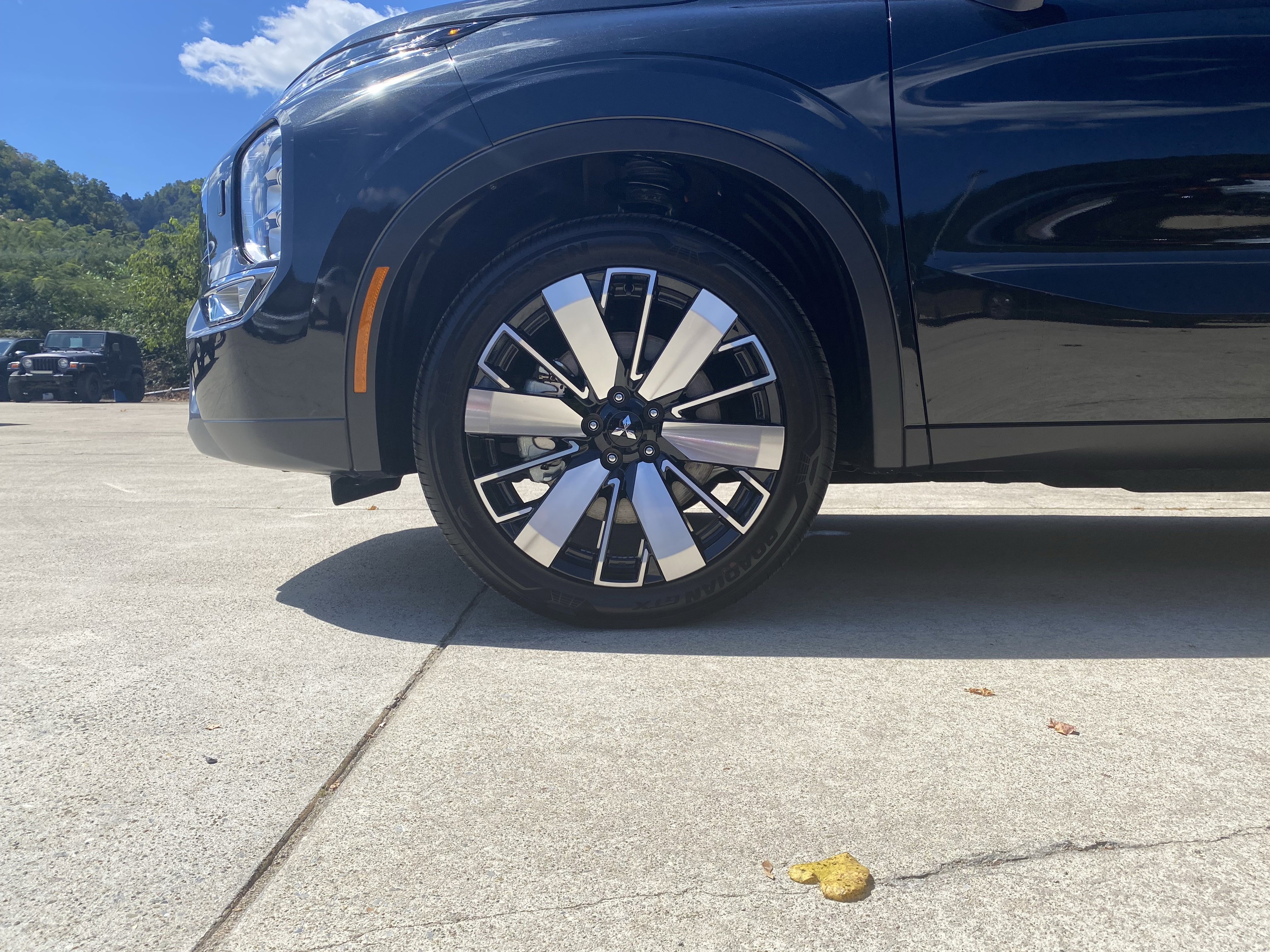 New 2025 Mitsubishi Outlander SE image 39