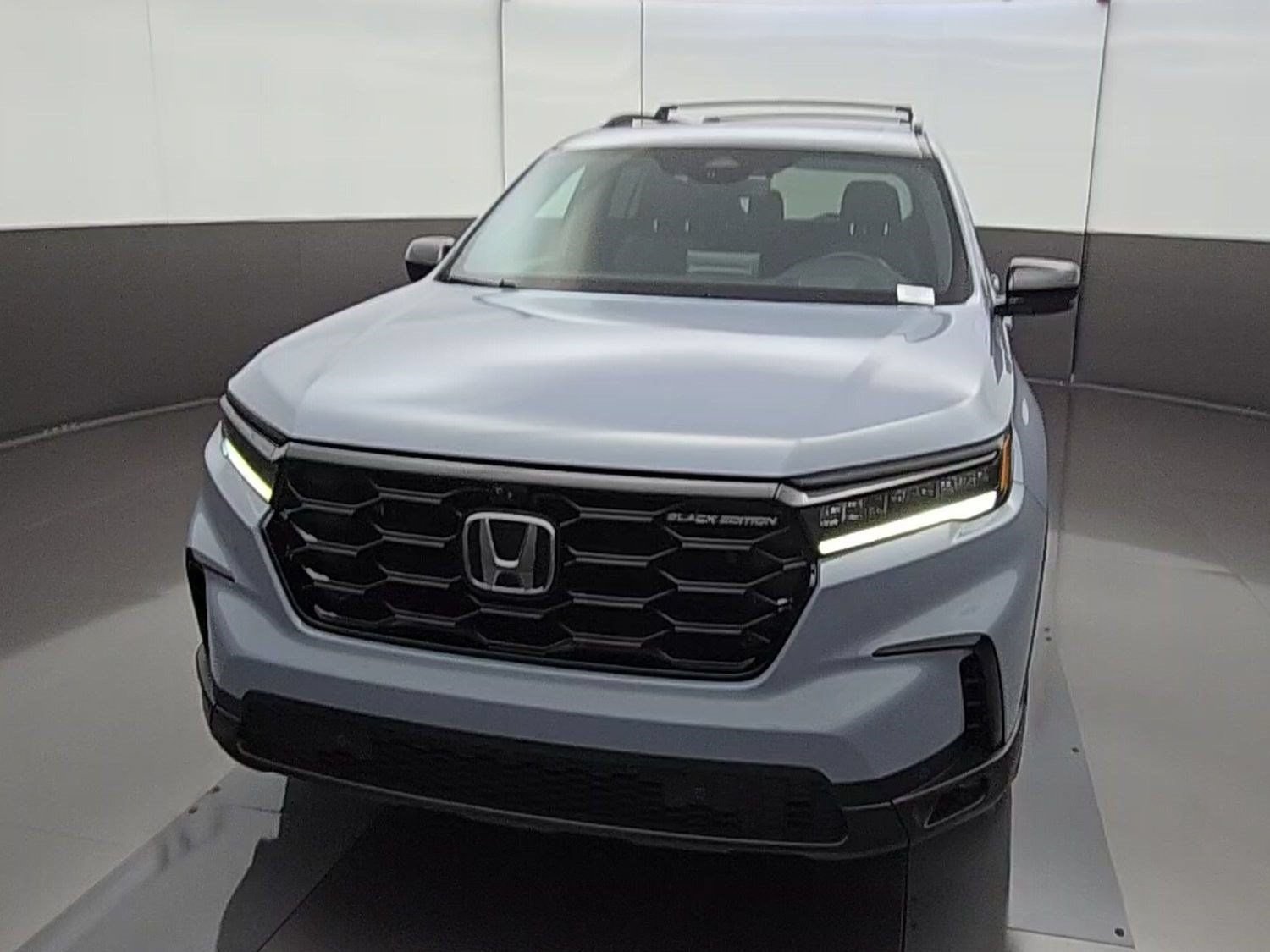 Used 2025 Honda Pilot Black Edition image 3